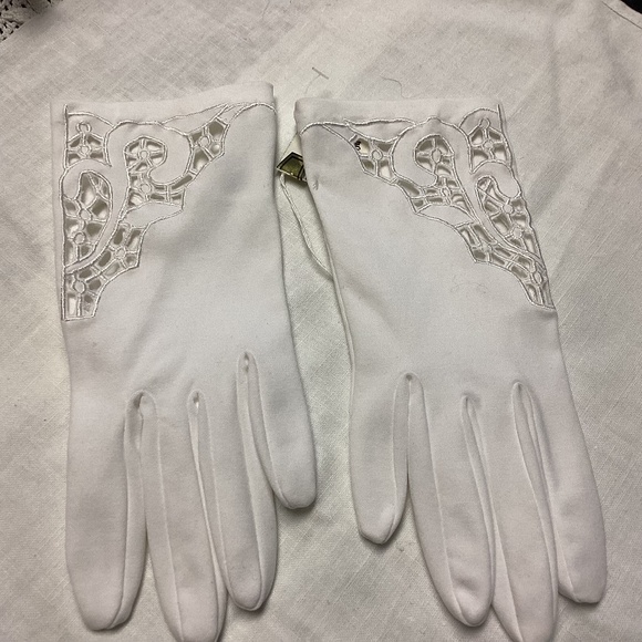 Vintage gloves from Nordstrom Accessories - WOMENS white gloves CUT OUT DESIGN RARE INTRICATE WEDDING ? SPRING ?